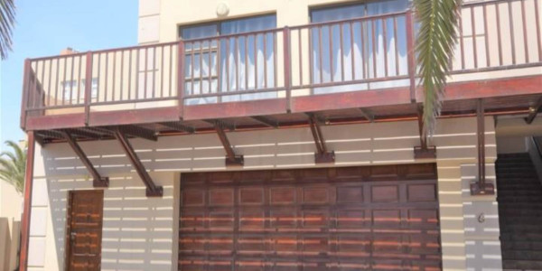 3 Bedrooms Fully furnished Townhouse in Long Beach
