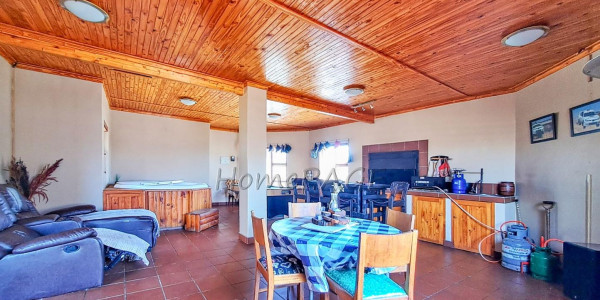 Meersig, Walvis Bay:  Spacious Lock-up-and-go Style Home