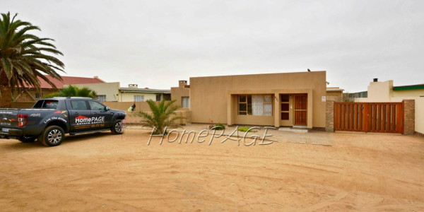 Ext 3 (North Dune), Henties Bay: 3 Bedr older home with flat is for sale